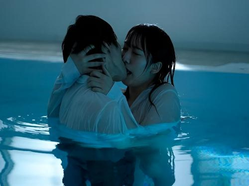 음탕한 여학생과 함께 수영장에 갇혀 음탕한 여학생과 함께 수영장에 갇혀