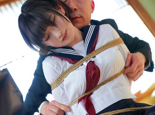 Cosplay de colegiala para tener sexo con su suegro Cosplay de colegiala para tener sexo con su suegro