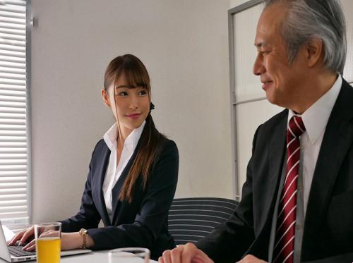 Viaje de negocios con el jefe de la secretaria Viaje de negocios con el jefe de la secretaria